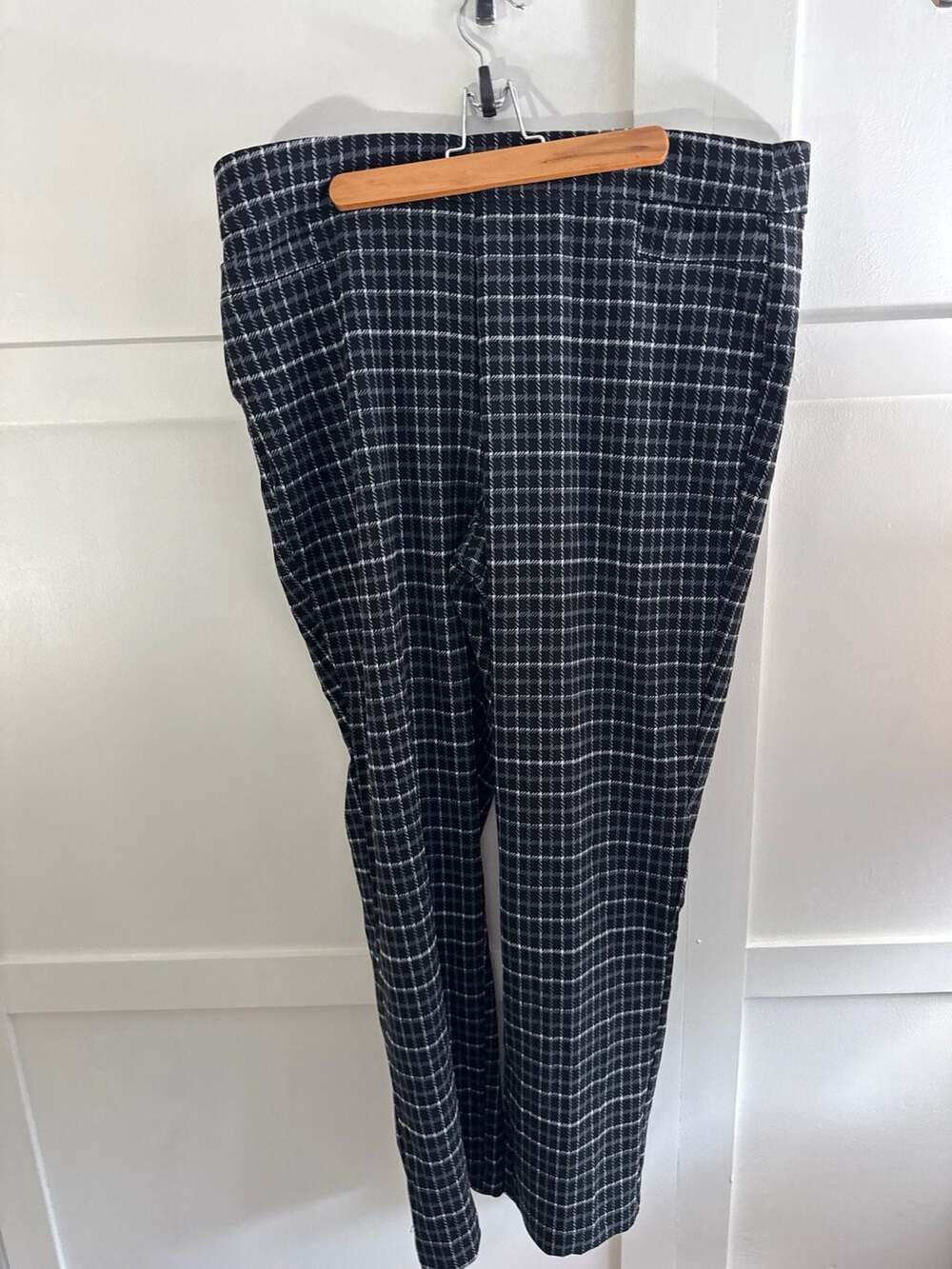 Liz Claiborne Lisa Mid-Rise Straight Leg Plaid Pull-On Dress Pants - Size 18